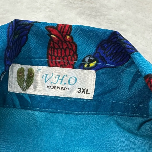 V.H.O. Blue and Green Casual Button Down Hawaiian Front Pocket shirt - Picture 12 of 12